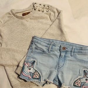 Girl’s Heather gray sweatshirt